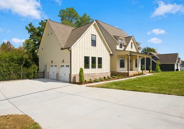 Photo 2 of Single family home for sale at 10 Evergreen Trl, Burns, TN 37029 | MLS# 3544076 | Listing updated on 2026-10-03