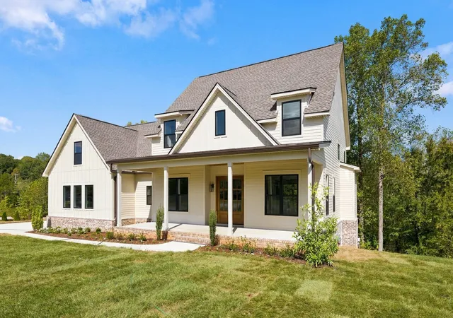Photo 3 of Single family home for sale at 10 Evergreen Trl, Burns, TN 37029 | MLS# 3544076 | Listing updated on 2026-10-03