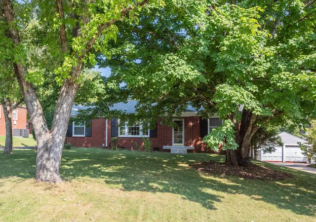 Photo 1 of Sale Pending at 308 Fieldcrest Dr, Nashville, TN 37211 | MLS# 3544116 | Listing updated on 2026-09-25