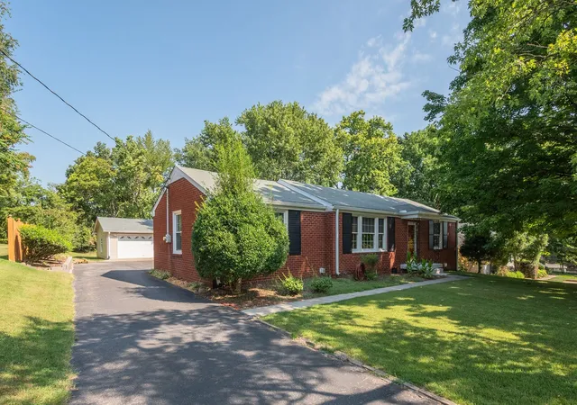 Photo 2 of Sale Pending at 308 Fieldcrest Dr, Nashville, TN 37211 | MLS# 3544116 | Listing updated on 2026-09-25