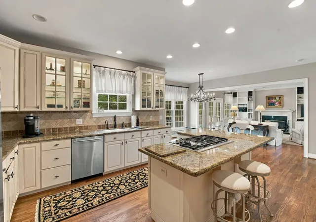 Photo 2 of Single family home for sale at 752 Adkisson Ln, Nashville, TN 37205 | MLS# 3601840 | Listing updated on 2026-10-07