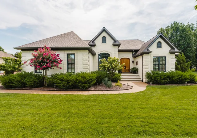 Photo 2 of Single family home for sale at 107 Meadowlake Dr, Gallatin, TN 37066 | MLS# 3545369 | Listing updated on 2026-10-03