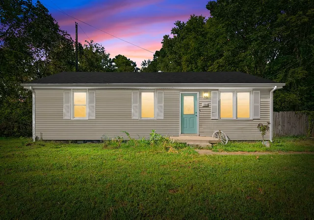 Photo 1 of Single family home for sale at 133 W Rossview Rd, Clarksville, TN 37040 | MLS# 3544138 | Listing updated on 2026-10-29