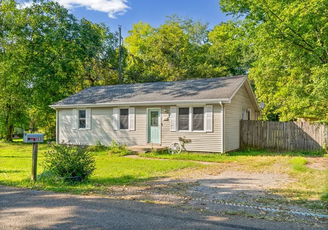 Photo 1 of Single family home for sale at 133 W Rossview Rd, Clarksville, TN 37040 | MLS# 3544138 | Listing updated on 2026-10-29