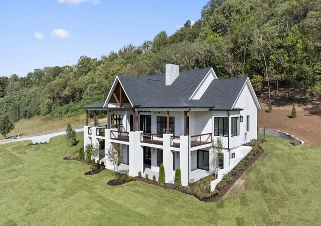 Photo 3 of Single family home for sale at 1907 Sedberry Rd, Thompsons Station, TN 37179 | MLS# 3610597 | Listing updated on 2026-10-02