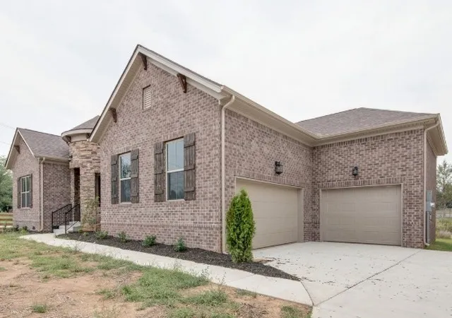 Photo 1 of Single family home for sale at 5 Elissa Pl, Hendersonville, TN 37075 | MLS# 3612510 | Listing updated on 2026-10-30