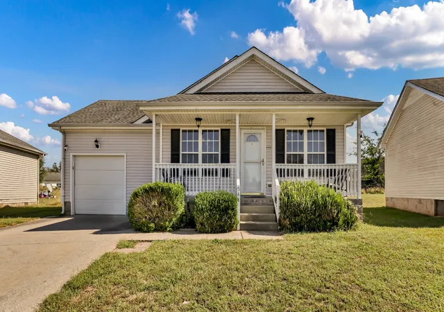 Photo 1 of Single family home for sale at 548 Oakmont Dr, Clarksville, TN 37042 | MLS# 3615044 | Listing updated on 2026-10-08