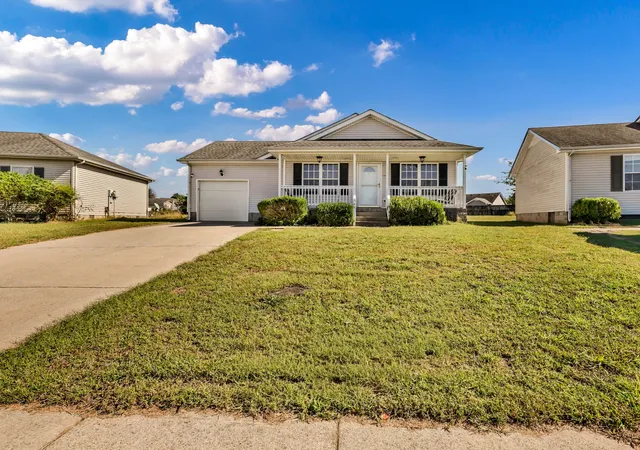 Photo 2 of Single family home for sale at 548 Oakmont Dr, Clarksville, TN 37042 | MLS# 3615044 | Listing updated on 2026-10-08