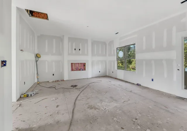 Photo 2 of Single family home for sale at 345 Wesson Dr, Clarksville, TN 37043 | MLS# 3544362 | Listing updated on 2026-10-10