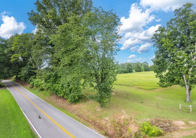 Photo 2 of Sale Pending at 1069 Cotton Grv Rd, Jackson, TN 38305 | MLS# 3544151 | Listing updated on 2026-09-24