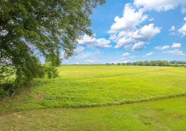 Photo 3 of Sale Pending at 1069 Cotton Grv Rd, Jackson, TN 38305 | MLS# 3544151 | Listing updated on 2026-09-24