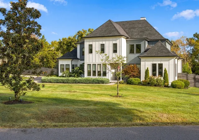 Photo 3 of Mansion for sale at 848 W Hillwood Dr, Nashville, TN 37205 | MLS# 3545406 | Listing updated on 2026-10-20
