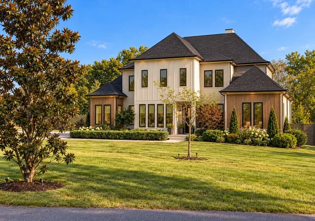 Photo 3 of Single family home for sale at 848 W Hillwood Dr, Nashville, TN 37205 | MLS# 3545406 | Listing updated on 2026-10-20
