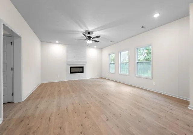 Photo 3 of Single family home for sale at 349 Wesson Dr, Clarksville, TN 37043 | MLS# 3544363 | Listing updated on 2026-10-10