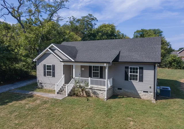 Photo 1 of Single family home for sale at 626 5th Avenue N, Lewisburg, TN 37091 | MLS# 3599294 | Listing updated on 2026-09-25
