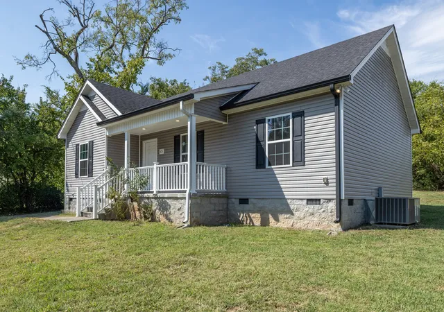 Photo 2 of Single family home for sale at 626 5th Avenue N, Lewisburg, TN 37091 | MLS# 3599294 | Listing updated on 2026-09-25