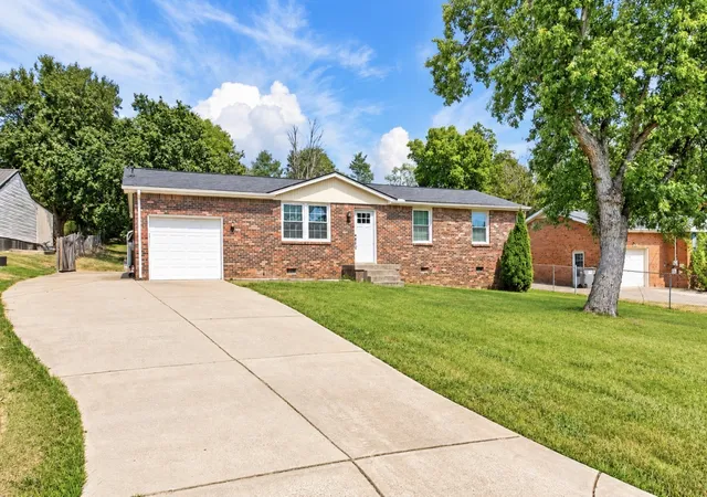 Photo 2 of Single family home for sale at 109 S Valley Rd, Hendersonville, TN 37075 | MLS# 3592089 | Listing updated on 2026-09-20