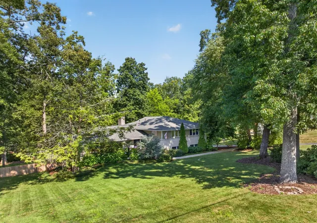 Photo 3 of Single family home for sale at 407 N Palisades Dr, Signal Mountain, TN 37377 | MLS# 3544251 | Listing updated on 2026-09-14