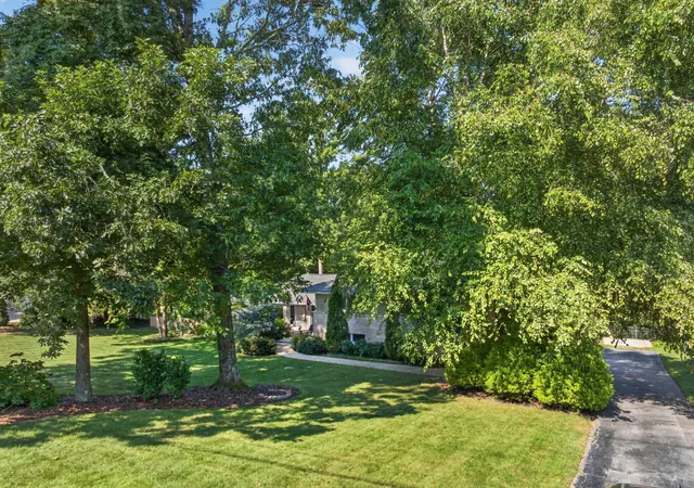 Photo 3 of Single family home for sale at 407 N Palisades Dr, Signal Mountain, TN 37377 | MLS# 3544251 | Listing updated on 2026-09-14