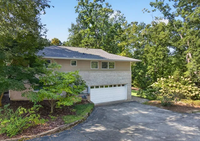 Photo 4 of Single family home for sale at 407 N Palisades Dr, Signal Mountain, TN 37377 | MLS# 3544251 | Listing updated on 2026-09-14