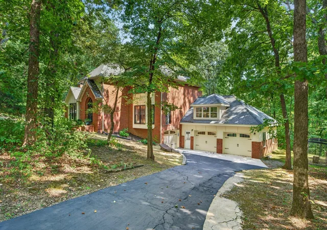 Photo 3 of Single family home for sale at 9030 Finney Point Dr, Ooltewah, TN 37363 | MLS# 3544302 | Listing updated on 2026-10-06