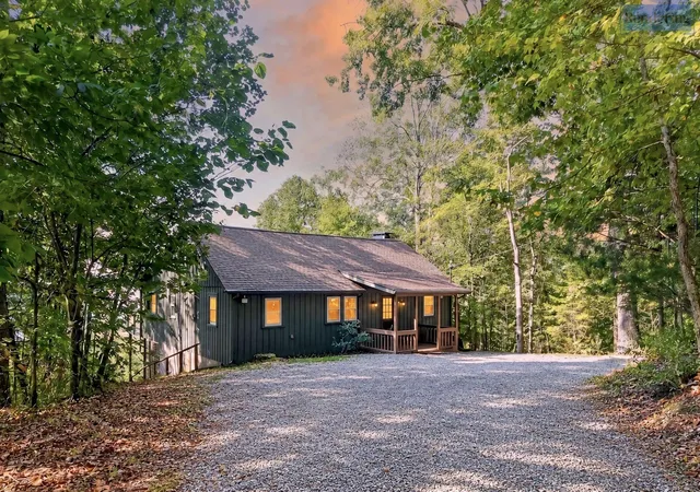 Photo 1 of Single family home for sale at 587 Ridge Top Rd, Sparta, TN 38583 | MLS# 3545136 | Listing updated on 2026-09-28