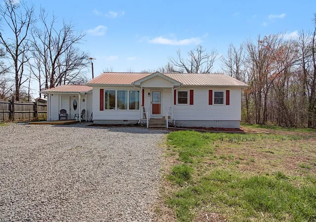 Photo 3 of Single family home for sale at 127 Rockhouse Rd, Hohenwald, TN 38462 | MLS# 3545012 | Listing updated on 2026-09-23