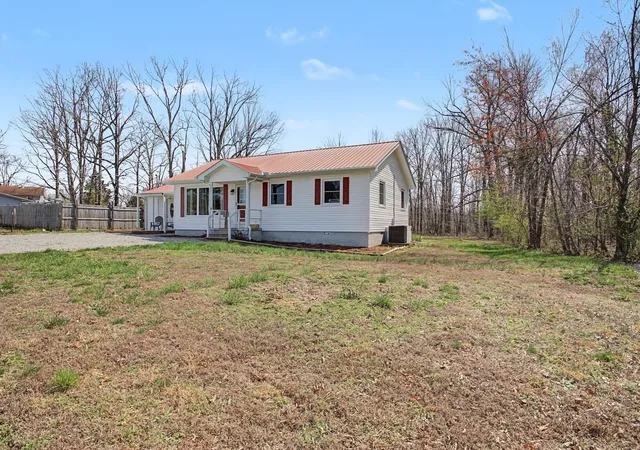 Photo 3 of Single family home for sale at 127 Rockhouse Rd, Hohenwald, TN 38462 | MLS# 3545012 | Listing updated on 2026-09-23