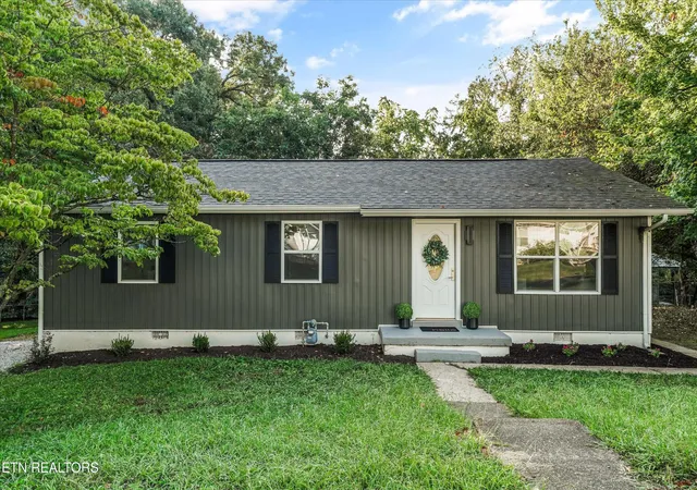 Single family home for sale at 116 E Arrowwood Rd, Oak Ridge, TN 37830 | MLS# 3544445
