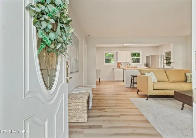 Photo 2 of Single family home for sale at 116 E Arrowwood Rd, Oak Ridge, TN 37830 | MLS# 3544445 | Listing updated on 2026-09-23