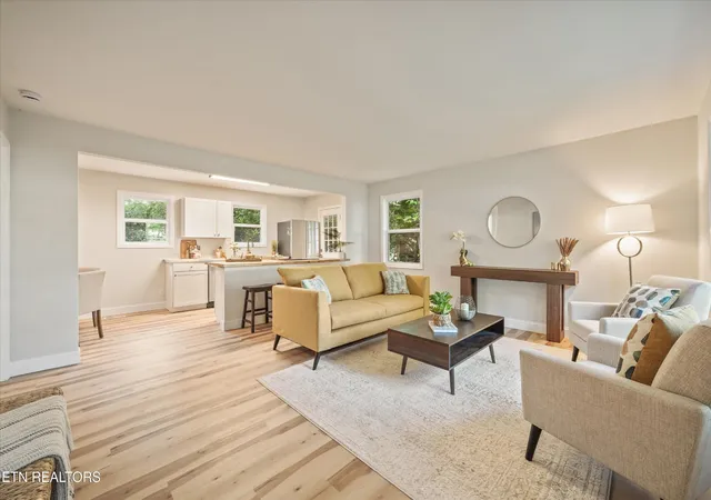Photo 3 of Single family home for sale at 116 E Arrowwood Rd, Oak Ridge, TN 37830 | MLS# 3544445 | Listing updated on 2026-09-23