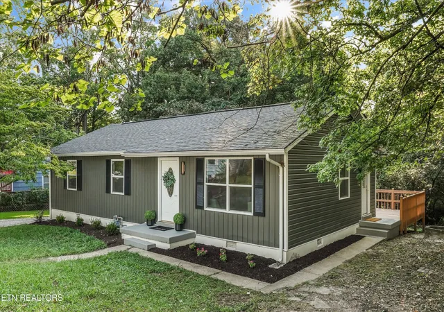 Single family home for sale at 116 E Arrowwood Rd, Oak Ridge, TN 37830 | MLS# 3544445