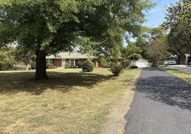 Photo 2 of Single family home for sale at 716 N Graycroft Ave, Madison, TN 37115 | MLS# 3544749 | Listing updated on 2026-09-21
