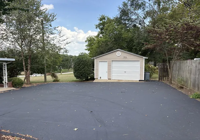 Photo 3 of Single family home for sale at 716 N Graycroft Ave, Madison, TN 37115 | MLS# 3544749 | Listing updated on 2026-09-21