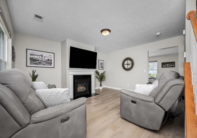 Photo 2 of Single family home for sale at 1010 Lowrey Pl, Spring Hill, TN 37174 | MLS# 3546562 | Listing updated on 2026-10-08