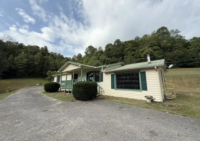 Photo 2 of Single family home for sale at 1927 Hurricane Crk Rd, Lynchburg, TN 37352 | MLS# 3545385 | Listing updated on 2026-09-25