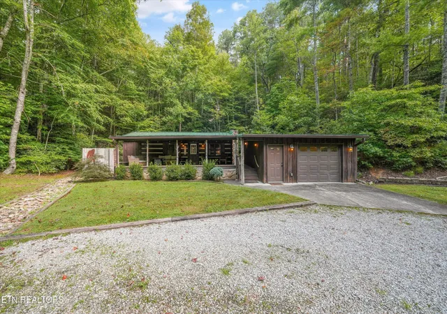 Photo 1 of Single family home for sale at 612 Stonegate Way, Townsend, TN 37882 | MLS# 3544765 | Listing updated on 2026-10-06