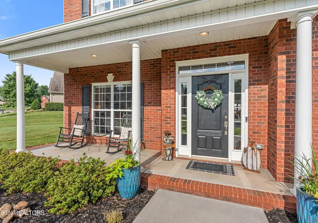 Photo 2 of Single family home for sale at 329 Silver Leaf Dr, Lenoir City, TN 37772 | MLS# 3544825 | Listing updated on 2026-09-14
