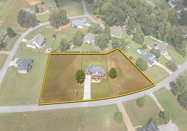 Photo 3 of Sale Pending at 71 Shawna St, Mc Minnville, TN 37110 | MLS# 3546413 | Listing updated on 2026-09-21