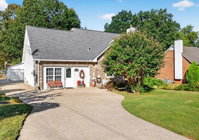 Photo 3 of Single family home for sale at 1110 Rosebrook Dr, Clarksville, TN 37042 | MLS# 3602965 | Listing updated on 2026-10-06