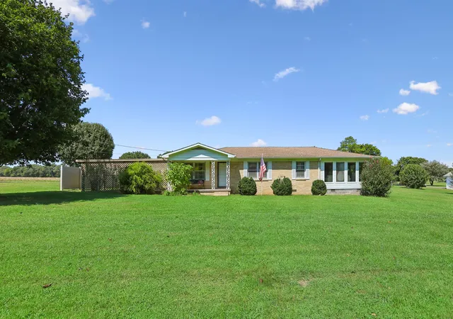 Single family home for sale at 42 Smith Ln, Flintville, TN 37335 | MLS# 3546324