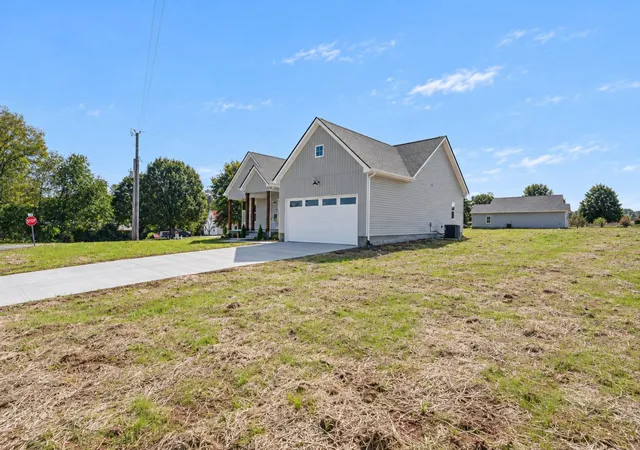 Photo 1 of Single family home for sale at 2864 Smoot Rd, Morrison, TN 37357 | MLS# 3620244 | Listing updated on 2026-10-14