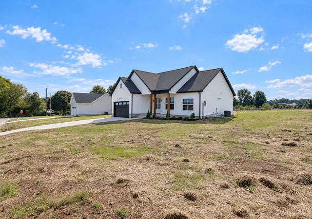 Photo 1 of Single family home for sale at 2842 Smoot Rd, Morrison, TN 37357 | MLS# 3623978 | Listing updated on 2026-10-23