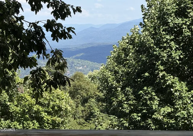 Photo 2 of Single family home for sale at 1448 N Arbon Ln, Gatlinburg, TN 37738 | MLS# 3545039 | Listing updated on 2026-10-05