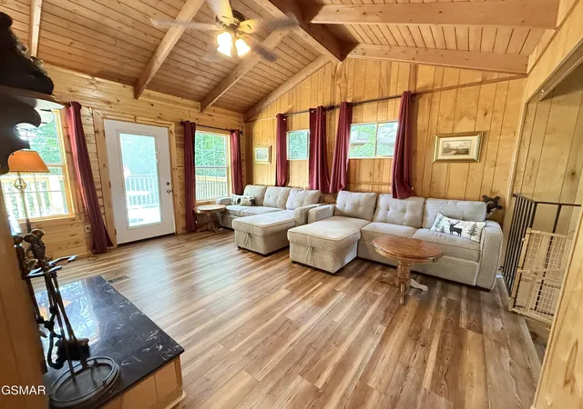 Photo 3 of Single family home for sale at 1448 N Arbon Ln, Gatlinburg, TN 37738 | MLS# 3545039 | Listing updated on 2026-10-05