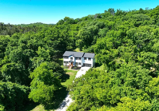 Photo 1 of Single family home for sale at 1074 Talon Dr, Columbia, TN 38401 | MLS# 3592356 | Listing updated on 2026-09-27