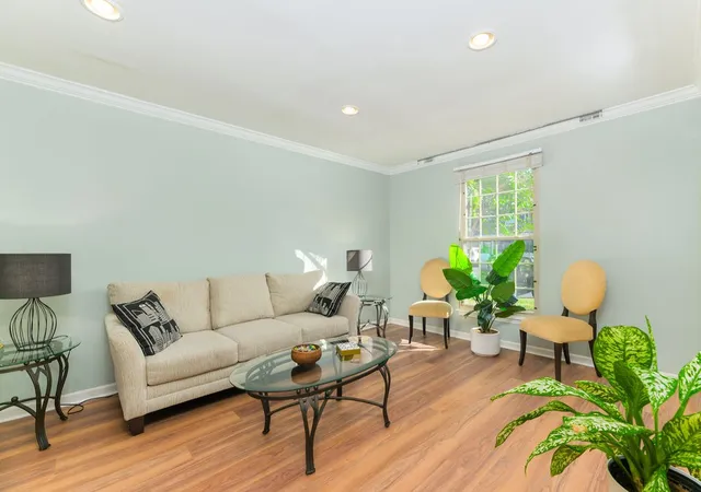 Listing Photo 1 - Condo for sale in building located at 1011 Murfreesboro Rd, Franklin, TN 37064 - Unit #J2