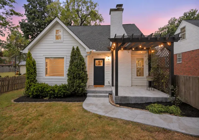 Photo 1 of Single family home for sale at 909 Mcclurkan Ave, Nashville, TN 37206 | MLS# 3598352 | Listing updated on 2026-10-01