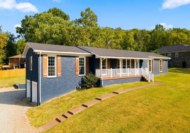 Photo 1 of Single family home for sale at 318 Harpeth Hills Dr, Franklin, TN 37069 | MLS# 3546307 | Listing updated on 2026-09-25