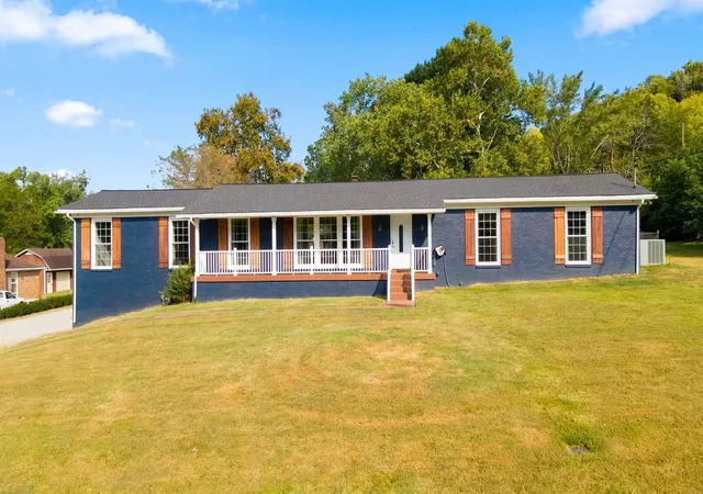 Photo 2 of Single family home for sale at 318 Harpeth Hills Dr, Franklin, TN 37069 | MLS# 3546307 | Listing updated on 2026-09-25